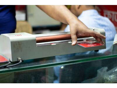 Zelflaminerende kaarten