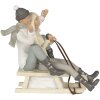 Slee met paar - decoratiefiguur grijs 19x14x17 cm 6pr4660